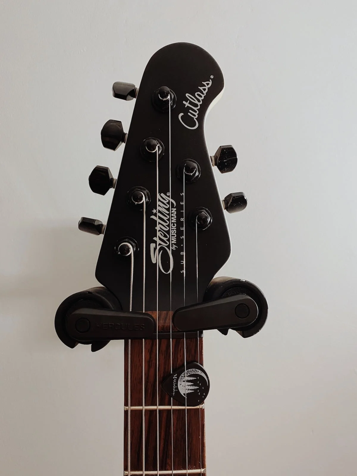 Wieszak na gitarę Hercules GSP38WBPa