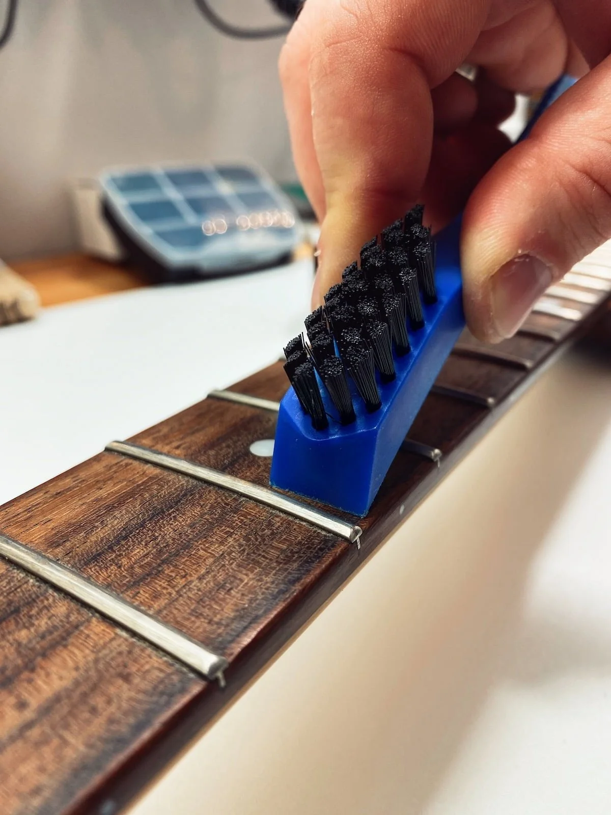 Music Nomad Zestaw do czyszczenia podstrunnicy - szczoteczka