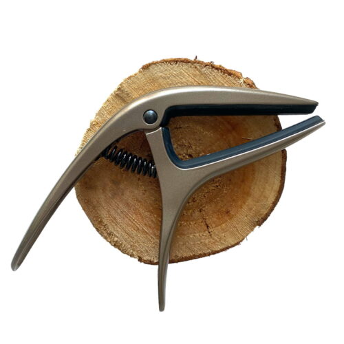 EB9608 Ernie Ball Axis Capo kapodaster miedź z cyną