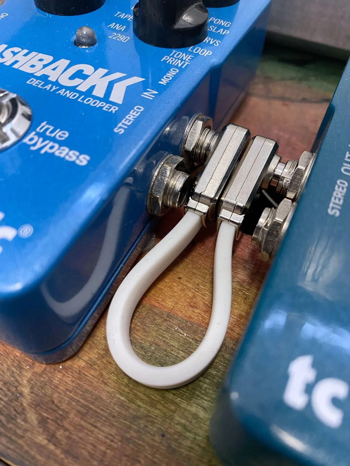 Ernie Ball Flat Ribbon biały kabel patch - 15.2 cm