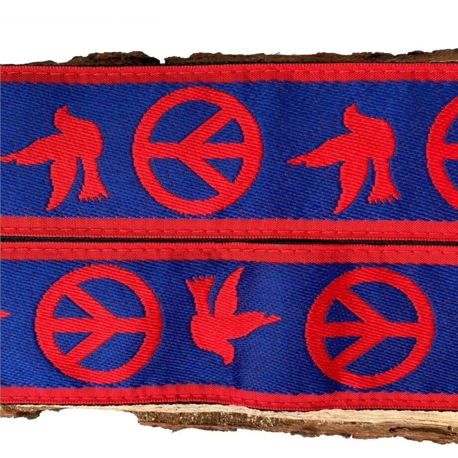 Ernie Ball Peace Love Dove Red and Blue pasek do gitary