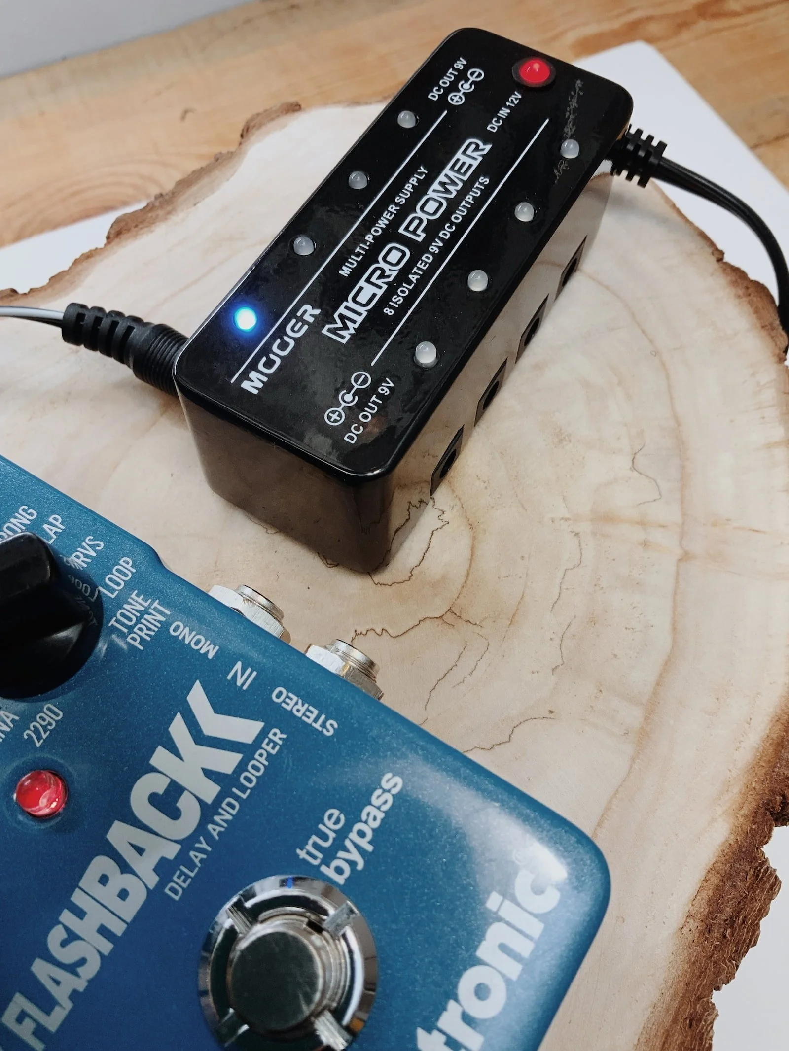 Mooer Micro Power 8x300mA zasilacz do efektów