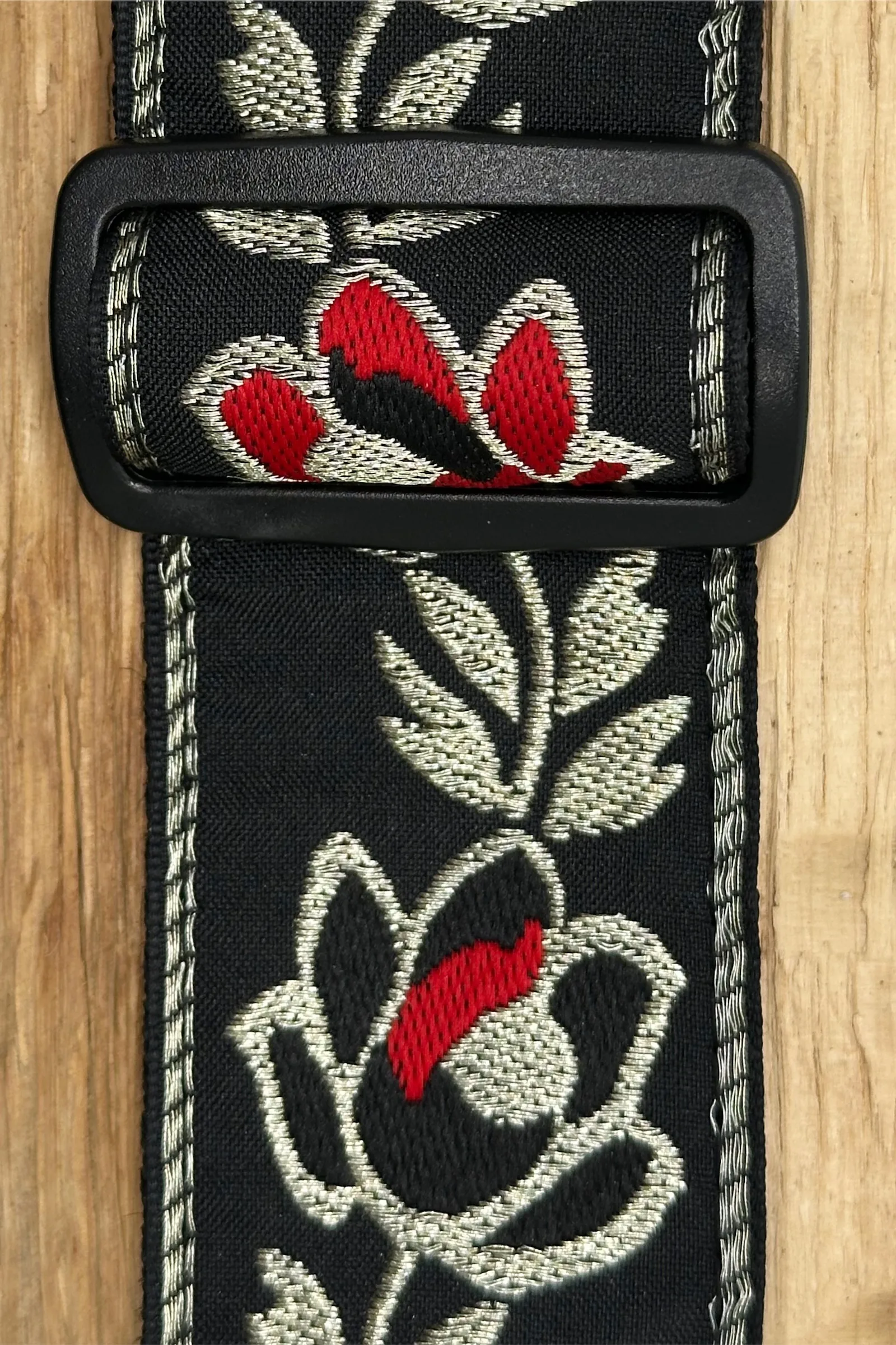 EB5380 Ernie Ball Noble Rose pasek do gitary | M-Workshop