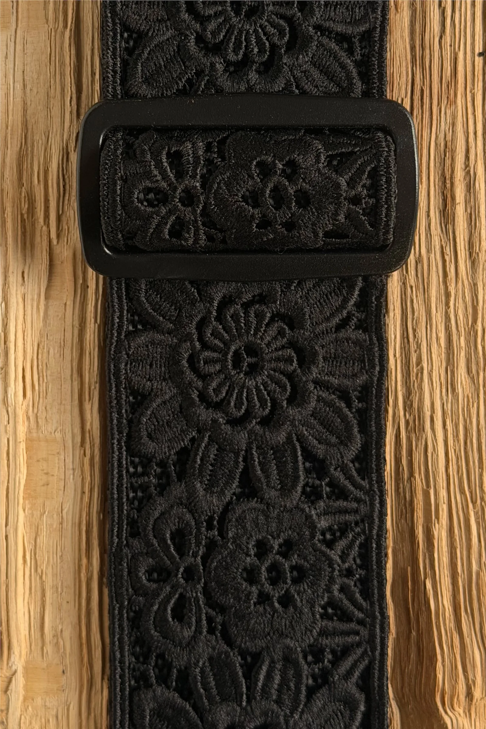EB5438 Ernie Ball Daisy After Dark pasek do gitary